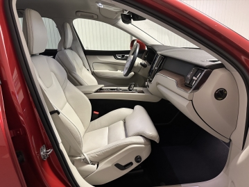 Volvo XC60 B4 MOMENTUM PRO AWD BLIS ACC BLIS CZ 1.MAJ. DPH_41