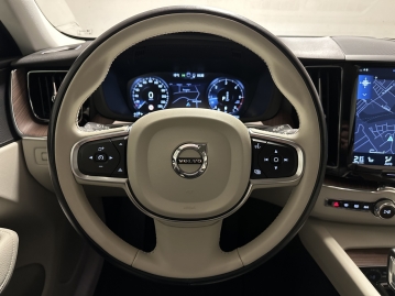 Volvo XC60 B4 MOMENTUM PRO AWD BLIS ACC BLIS CZ 1.MAJ. DPH_41