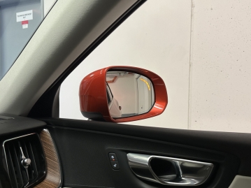 Volvo XC60 B4 MOMENTUM PRO AWD BLIS ACC BLIS CZ 1.MAJ. DPH_41