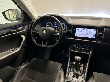 Škoda Karoq STYLE 2.0TDI 140kW STYLE 4x4 DSG K360 PANO ACC SIDE_66