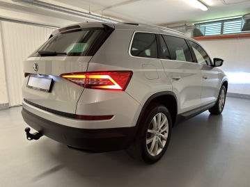 Škoda Karoq STYLE 2.0TDI 140kW STYLE 4x4 DSG K360 PANO ACC SIDE_66