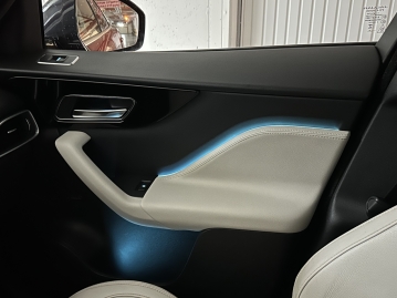 Jaguar F-Pace 30d 221kW AWD PANORAMA ACC LED VIRTUÁL TAŽNÉ_74