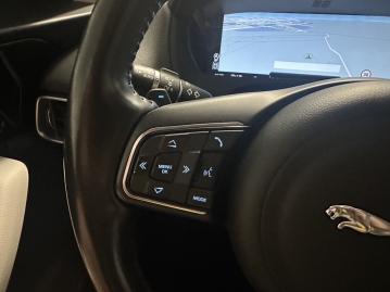 Jaguar F-Pace 30d 221kW AWD PANORAMA ACC LED VIRTUÁL TAŽNÉ_74