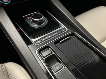 Jaguar F-Pace 30d 221kW AWD PANORAMA ACC LED VIRTUÁL TAŽNÉ_74