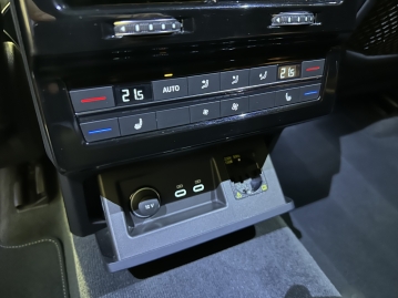 Volkswagen Touareg 3.0 TSI 250kW R-LINE 4MOTION HUD PANO LED WEBASTO_76